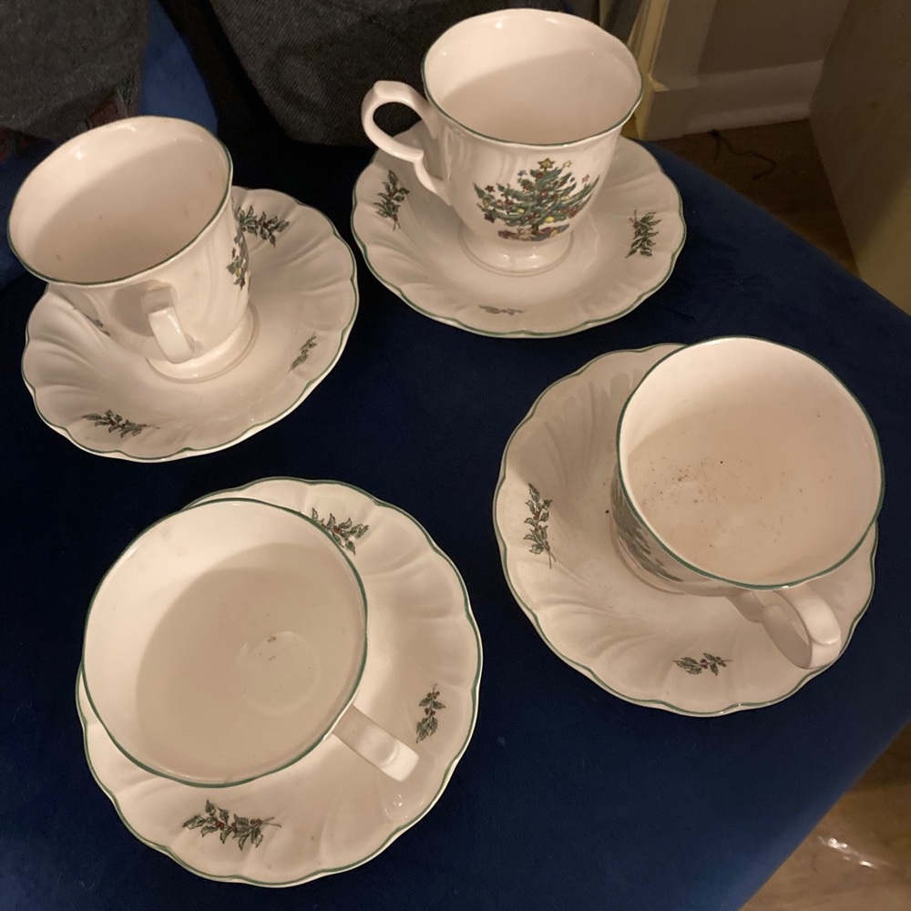Noritake set of four tea cups with saucers mint condition.